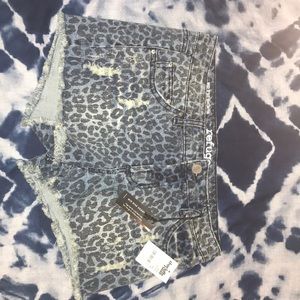 Charlotte Russe Denim Mid Rise Shortie
